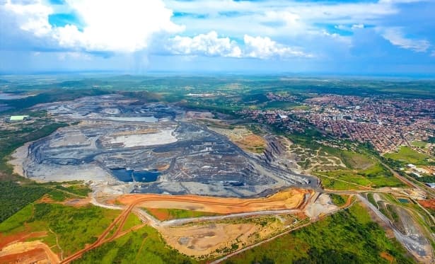 Kinross produz mais de 500 mil onças no trimestre e prevê investir US$ 1,1 bilhão em 2025