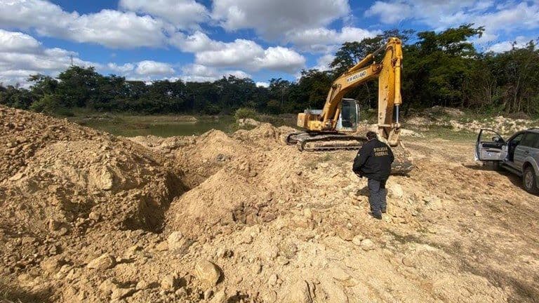 AGU aciona Justiça contra extração irregular de argila